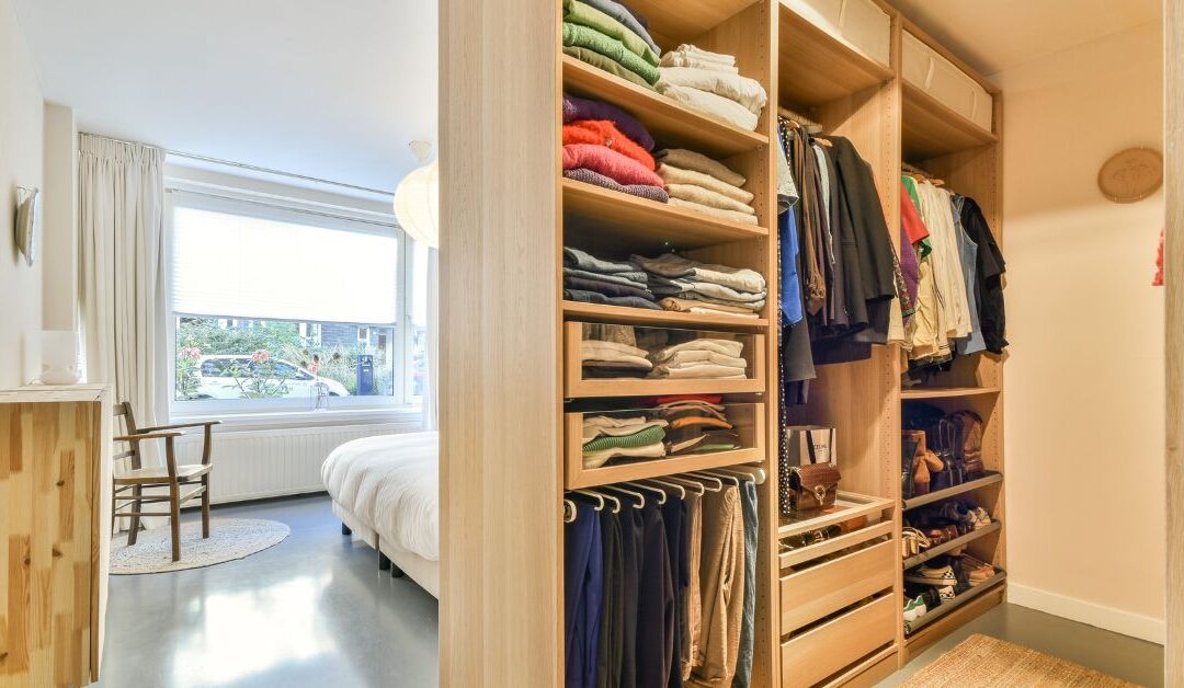 How to Maximize Small Bedrooms with Smart Furniture and Storage Solutions